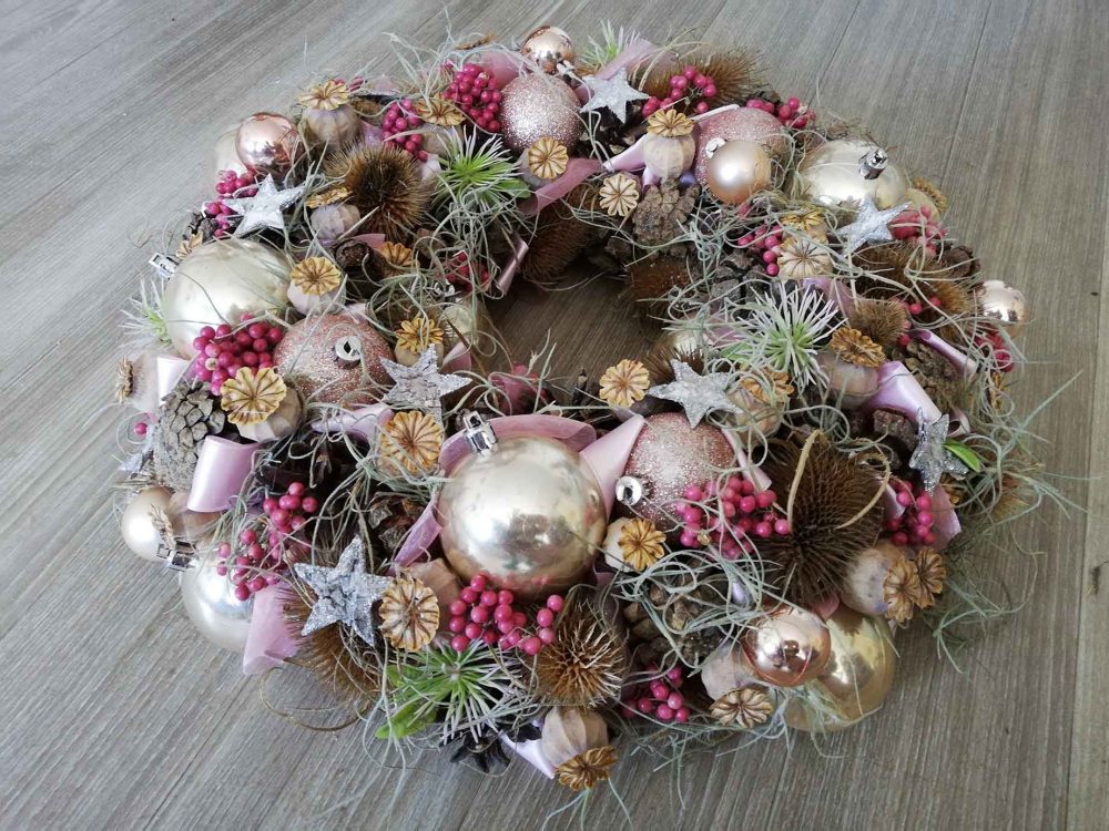 Christmas Flowers Door Wreath Florist Bouquet Fresh Kings Lynn West Norfolk Flowers On The Green