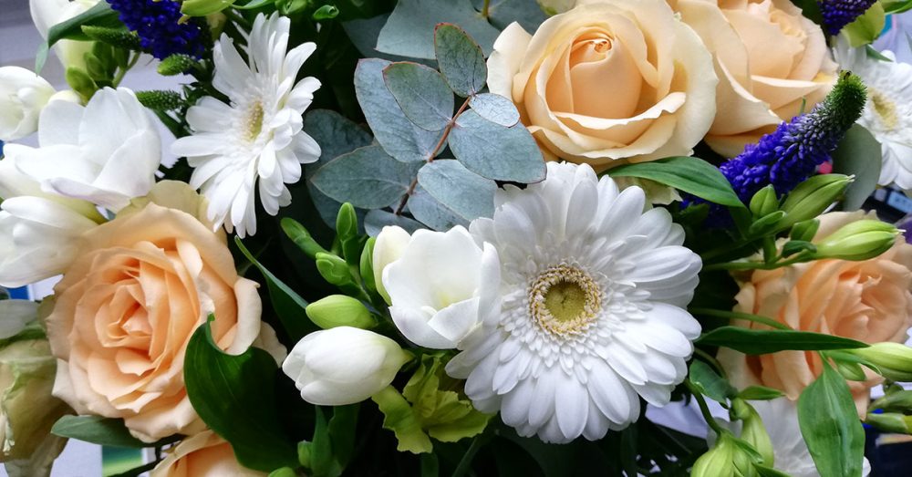 Mother's Day Flowers Bouquet Basket Gift Flowers On The Green North Wootton Kings Lynn West Norfolk